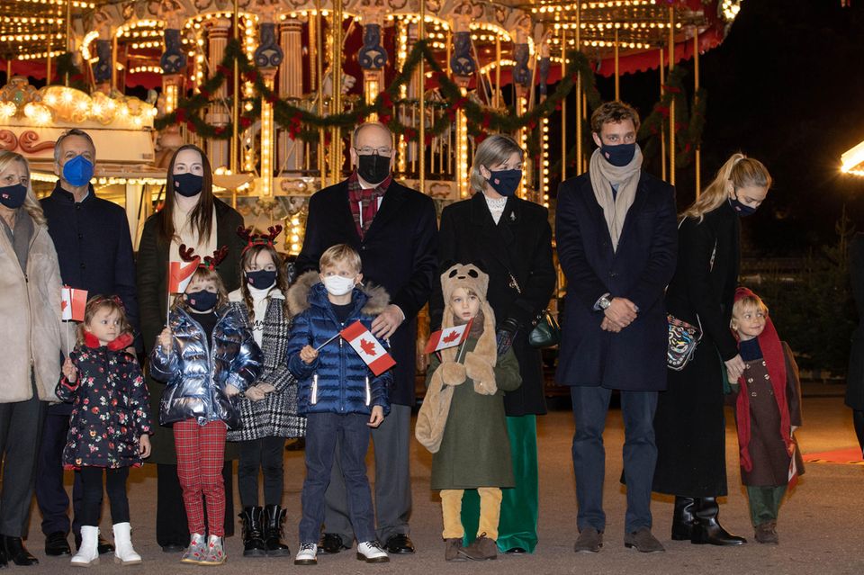 Fürstenfamilie: Fürst Albert von Monaco mit seiner Familie vor dem Riesenrad Fürstenfamilie: Fürst Albert von Monaco mit seiner Familie vor dem Riesenrad