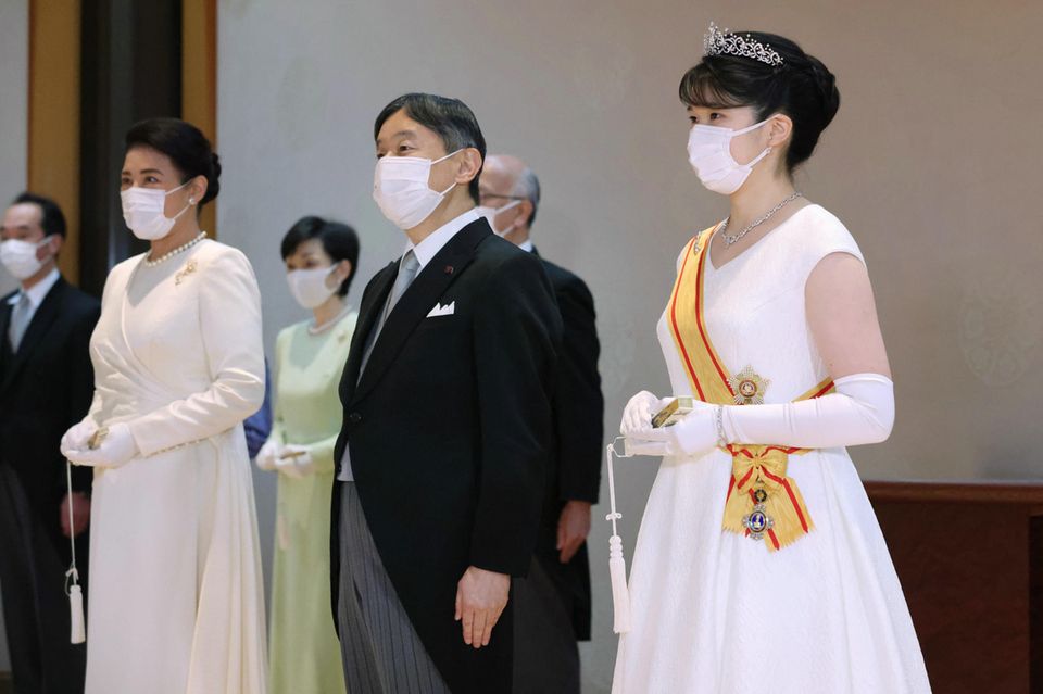 Prinzessin Aiko: Kaiserin Masako, Kaiser Naruhito und Prinzessin Aiko bei Feierlichkeiten im Kaiserpalast im Rahmen der Zeremonien zu ihrem 20. Geburtstag in Tokio, Japan, am 5. Dezember 2021. Kaiserin Masako, Kaiser Naruhito und Prinzessin Aiko bei Feierlichkeiten im Kaiserpalast im Rahmen der Zeremonien zu ihrem 20. Geburtstag in Tokio, Japan, am 5. Dezember 2021.