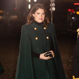 Ein tolles Outfit! Prinzessin Eugenie macht in ihrem festlich grünen Cape-Kleid ordentlich was her.