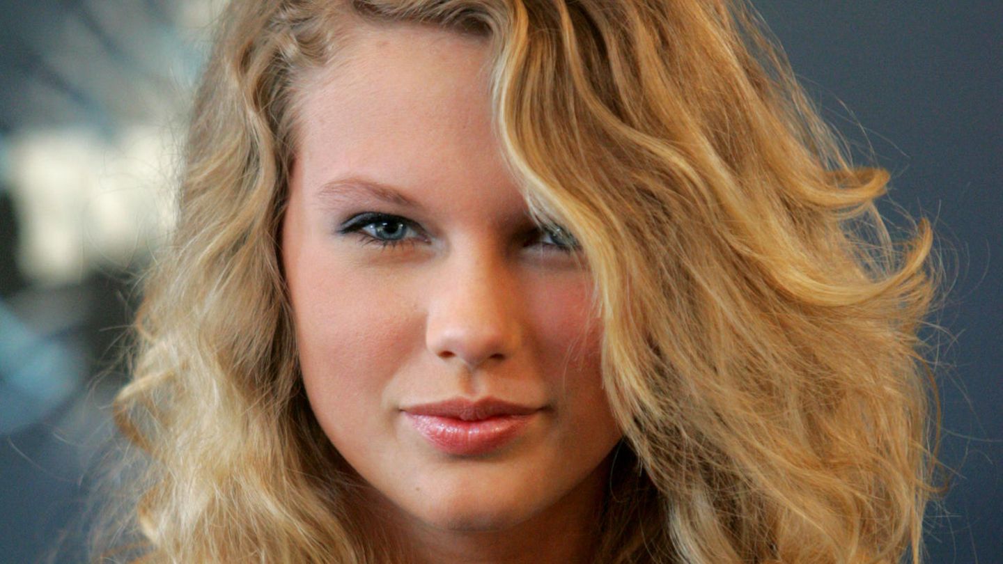 Taylor-Swift-Vampir-Effekt-Fast-20-Jahre-sp-ter-hat-sie-sich-kaum-ver-ndert