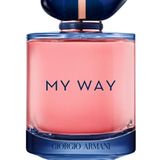 Freiheit und Weiblichkeit in einem Duft vereint. Mit einer floralen Herznote und holzigem Nachhall repräsentiert das Parfum "My Way Intense" von Armani die selbstbestimmte Frau und damit auch den Zeitgeist. Von Giorgio Armani, ca. 70 Euro.