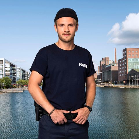 In der ARD-Serie "WaPo Duisburg" spielt Niklas Osterloh den Polizeiobermeister Frank van Dijk.