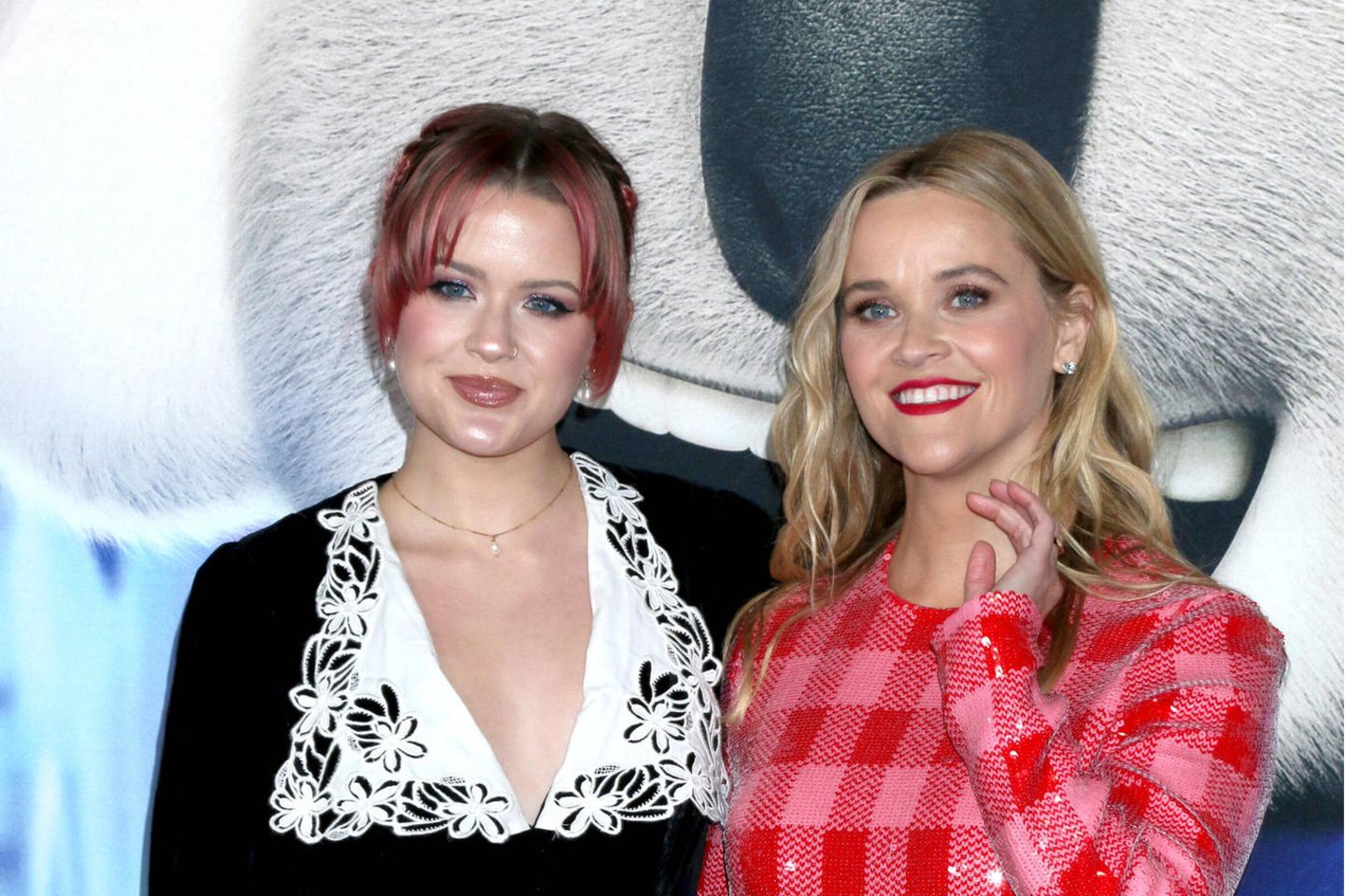 Reese Witherspoon mit ihrer Tochter Ava auf dem roten Teppich