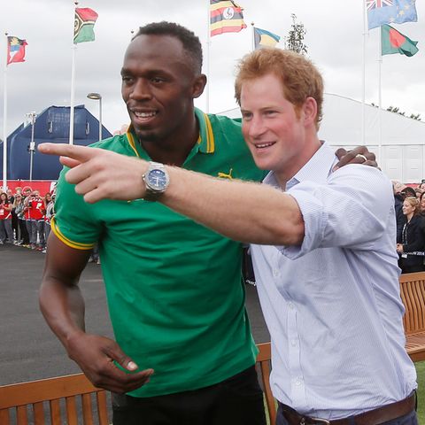 Usain Bolt und Prinz Harry 2014 beim Besuch des "Commonwealth Games Village" in Glasgow, Schottland