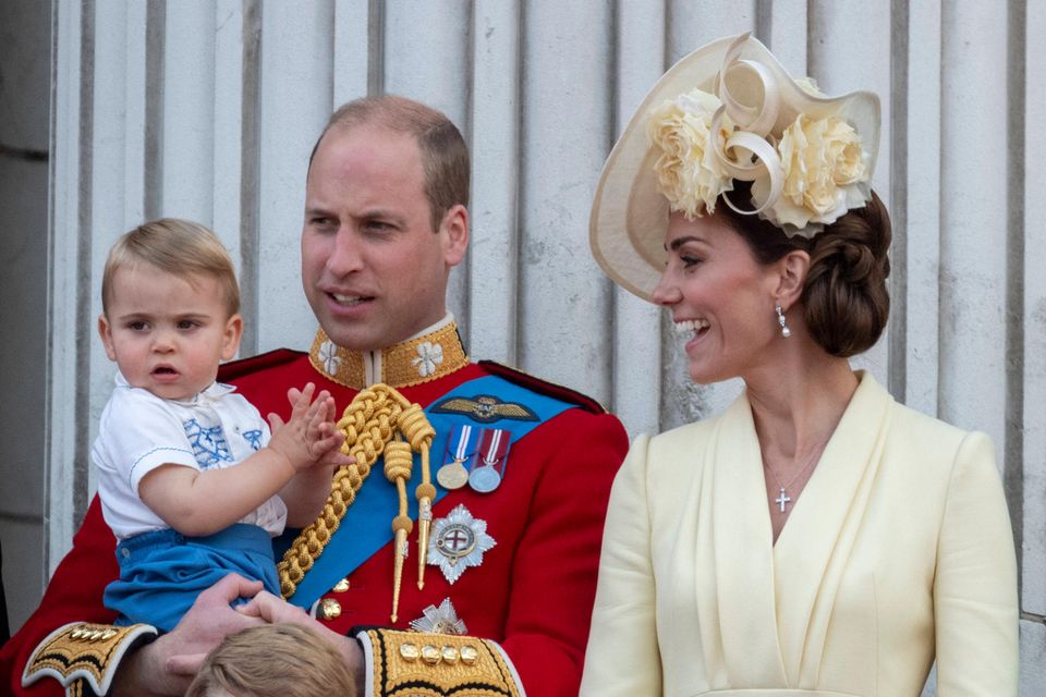 Herzogin Catherine und Prinz William mit ihren Kinder Prinz George, Prinzessin Charlotte und Prinz Louis (auf dem Arm seines Vaters)