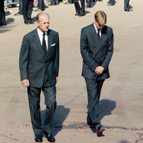 Prinz Philip, Prinz William, Earl Spencer, Prinz Harry und Prinz Charles bei der Prozession zu Prinzessin Dianas Trauerfeier am 6. September 1997