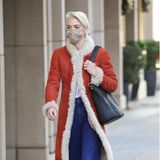 Gesichtet 2021: Jaime King im Santa Claus Mantel