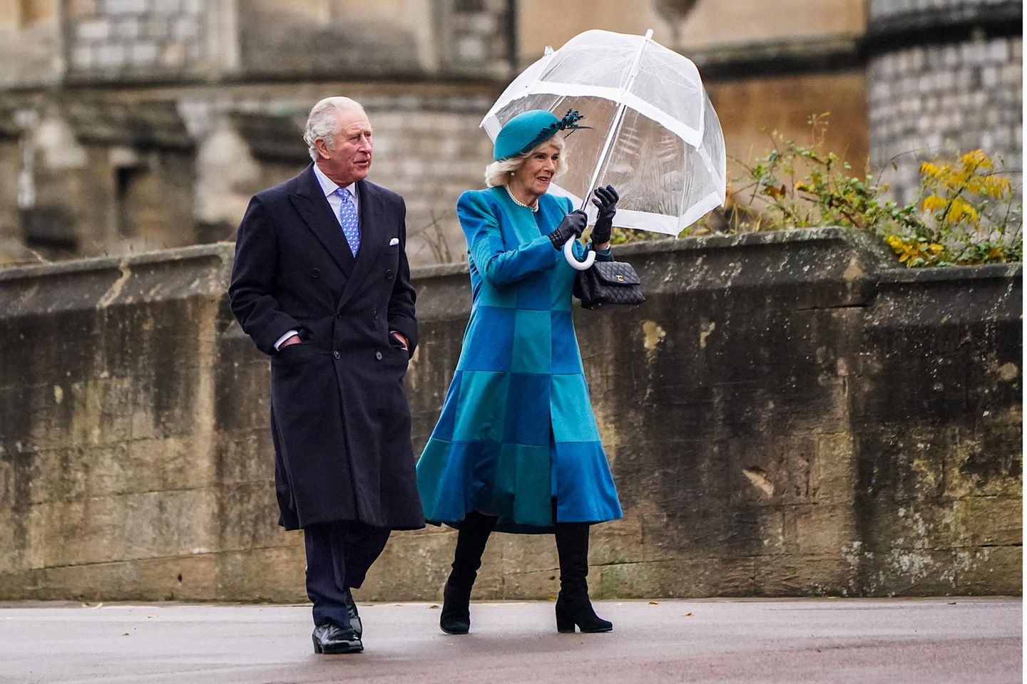 Prinz Charles und Herzoginn Camilla besuchen den Weihnachtsgottesdienst in der St George's Chapel auf Schloss Windsor.