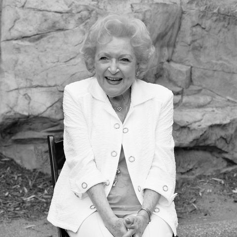Betty White (†99)