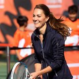 Auch im Tennis-Dress macht die königliche Hoheit ein gutes Bild. Bei den British US-Open schwingt auch sie den Schläger – just for fun.