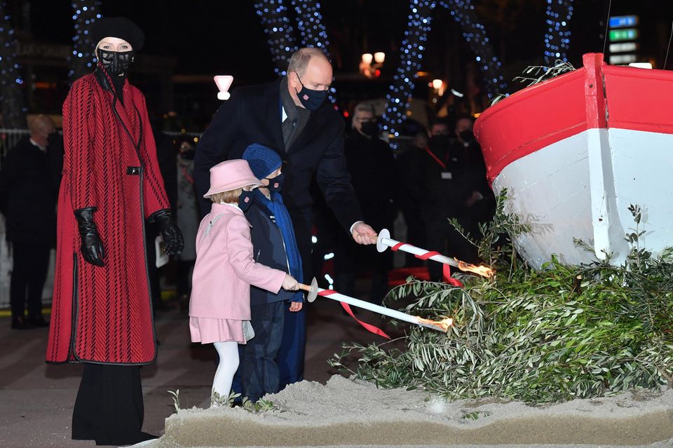 Fürstin Charlène: Fürst Albert, Fürstin Charlène, Prinz Jacques und Prinzessin Gabriella nehmen an der Zeremonie von Sainte-Dévote am 26. Januar 2021 in Monaco teil. Fürst Albert, Fürstin Charlène, Prinz Jacques und Prinzessin Gabriella nehmen an der Zeremonie von Sainte-Dévote am 26. Januar 2021 in Monaco teil.