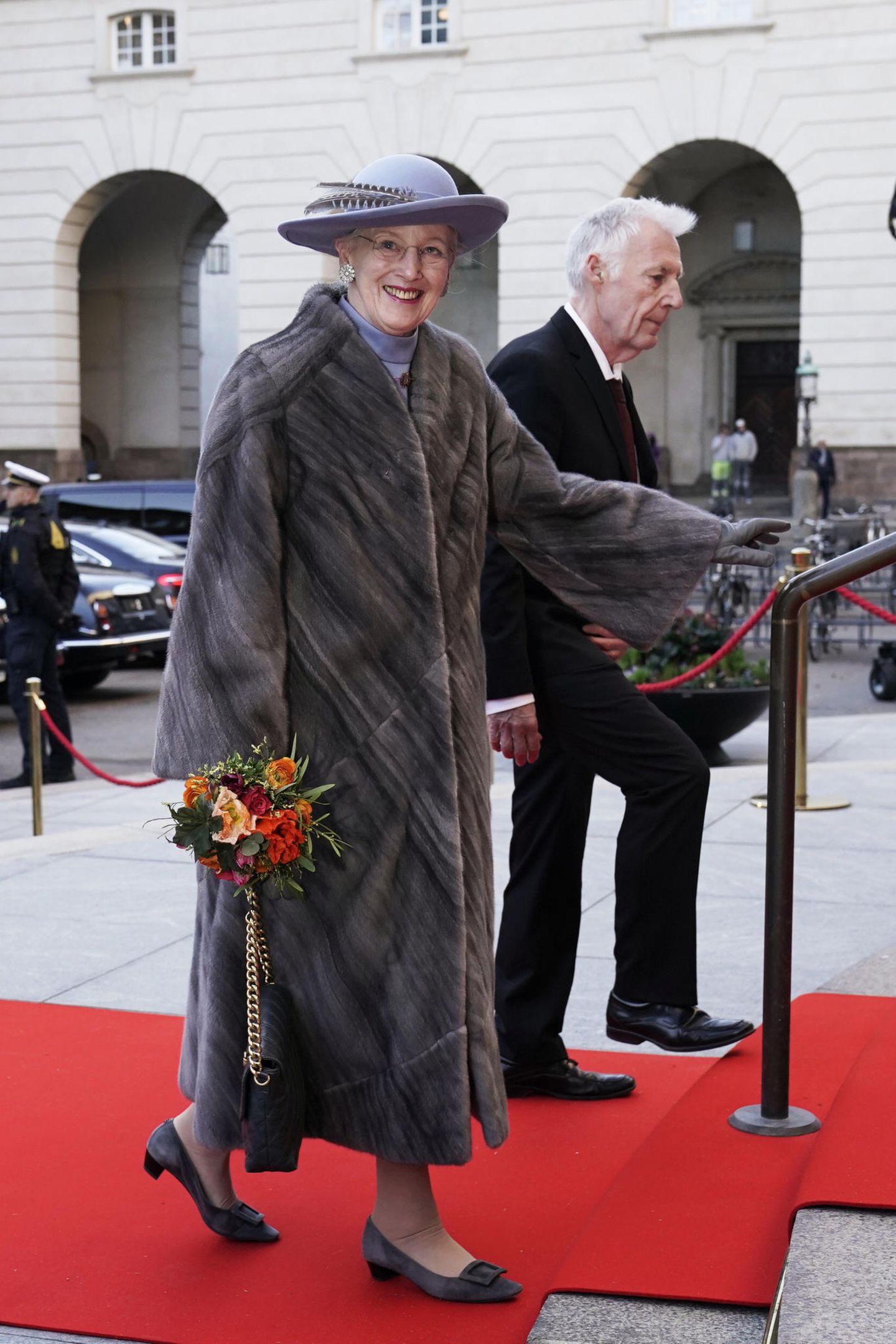 50. Thronjubiläum von Königin Margrethe: Königin im Wintermantel vor Parlament