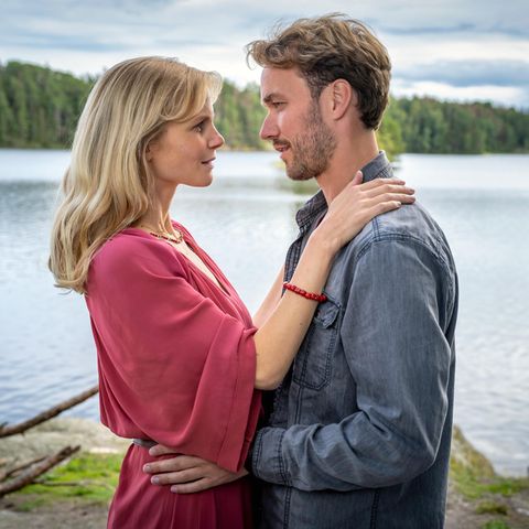 Sinja Dieks und Max Woelky in "Inga Lindström: Schmetterlinge im Bauch"