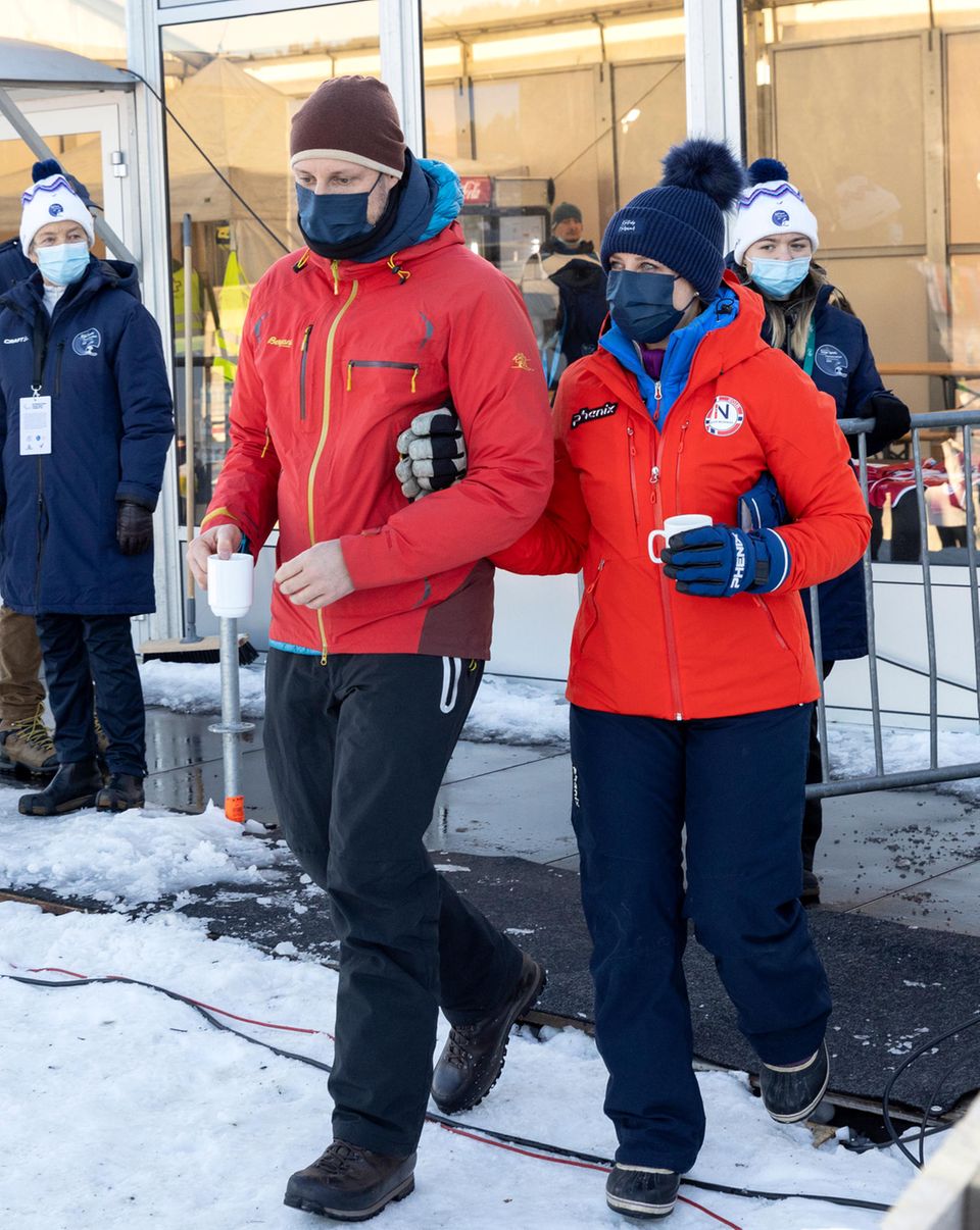 Prinz Haakon und Prinzessin Märtha Louise bei der Paralympics Wintersport-WM (World Para Snow Sports Championships 2021) in Lillehammer, Norwegen, am 13. Januar 2022.