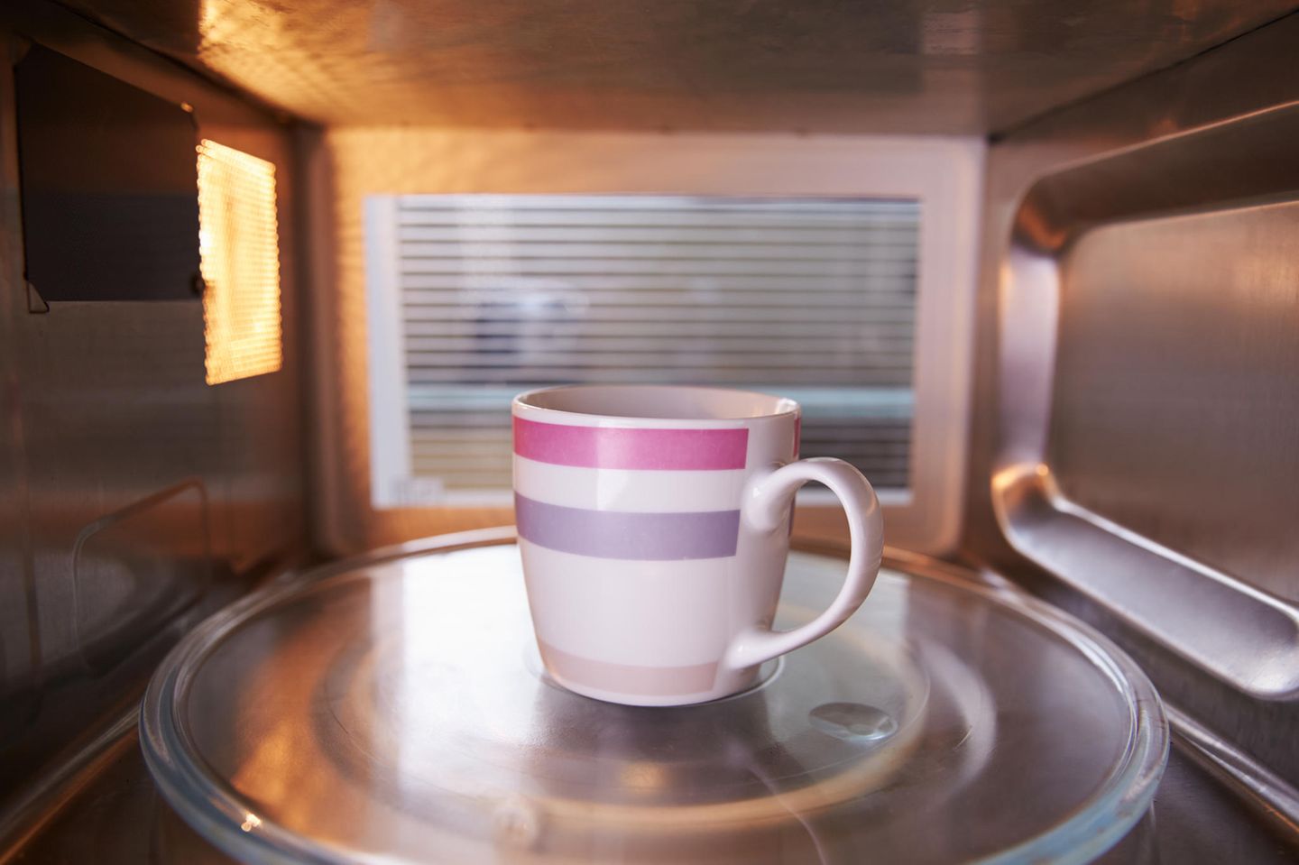 Schmeckt Kaffee aus der Mikrowelle eigentlich noch? 