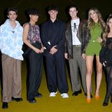 In der Front Row finden sich als Gäste der Prada-Show allerdings eher Promis der jüngeren Generation wieder: Mit dabei sind die Youtube-Stars Brent Rivera, Larray, Fußballer Noah Beck, Blake Gray, Amelie Zilber und Lexi Rivera.