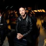 Fußball-Star in der Front Row: Zlatan Ibrahimovic besucht in Mailand gut gelaunt die Show von Dsquared2.