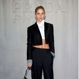 Star-Influencerin Caro Daur hat sich für die Show von Prada ebenfalls in lässig-elegante Schale geworfen.
