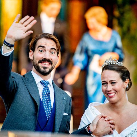 Prinz Philippos von Griechenland und Nina Flohr an ihrem Hochzeitstag am 23. Oktober 2021 vor der Kathedrale Mariä Verkündigung in Athen.