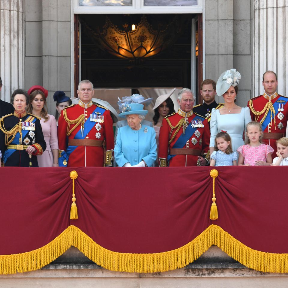 Queen Elizabeth: Die britische Königsfamilie 2018 währen der Geburtstagsparade "Trooping the Colour"