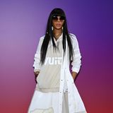 Naomi Campbell posiert am Red Carpet von Louis Vuitton