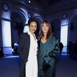Farida Khelfa und Carla Bruni auf der "Ami"-Show in Paris