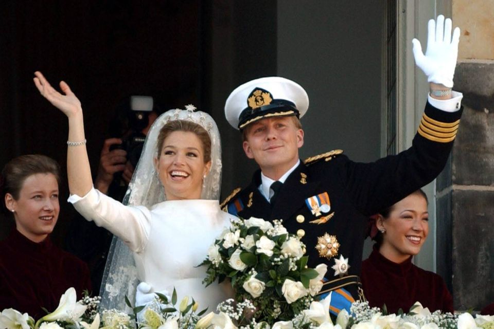 Máxima und Willem-Alexander winken nach ihrer Hochzeit vom Balkon