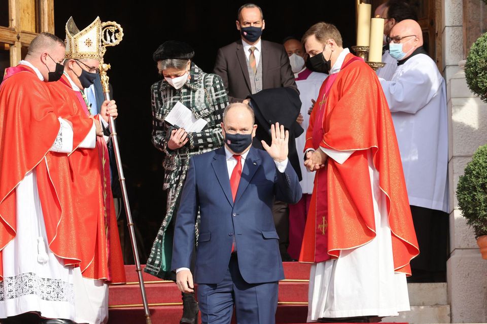 Fürstin Charlène: Fürst Albert und Prinzessin Caroline von Hannover verlassen die Kathedrale von Monaco während der Sainte-Dévote-Feierlichkeiten in Monaco am 27. Januar 2022. Fürst Albert und Prinzessin Caroline von Hannover verlassen die Kathedrale von Monaco während der Sainte-Dévote-Feierlichkeiten in Monaco am 27. Januar 2022.