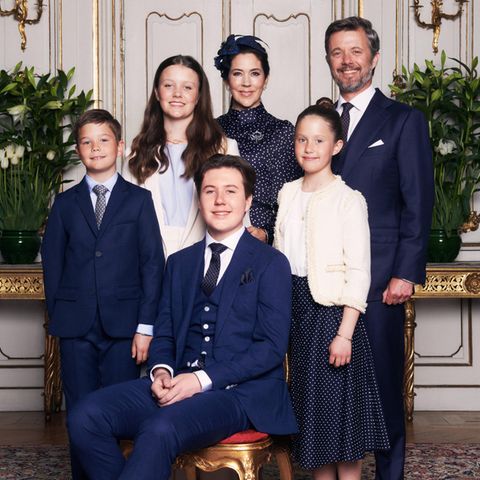 Prinz Frederik, Prinzessin Mary mit ihren Kindern Prinz Vincent, Prinzessin Isabella, Prinz Christian und Prinzessin Josephine
