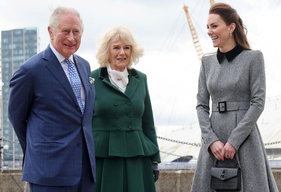 Prinz Charles, Herzogin Camilla und Herzogin Catherine beim Besuch des Ausbildungszentrums "Trinity Buoy Wharf" für Kunst und Kultur