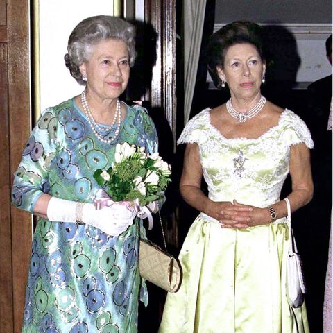 Queen Elizabeth und Prinzessin Margaret (†71)