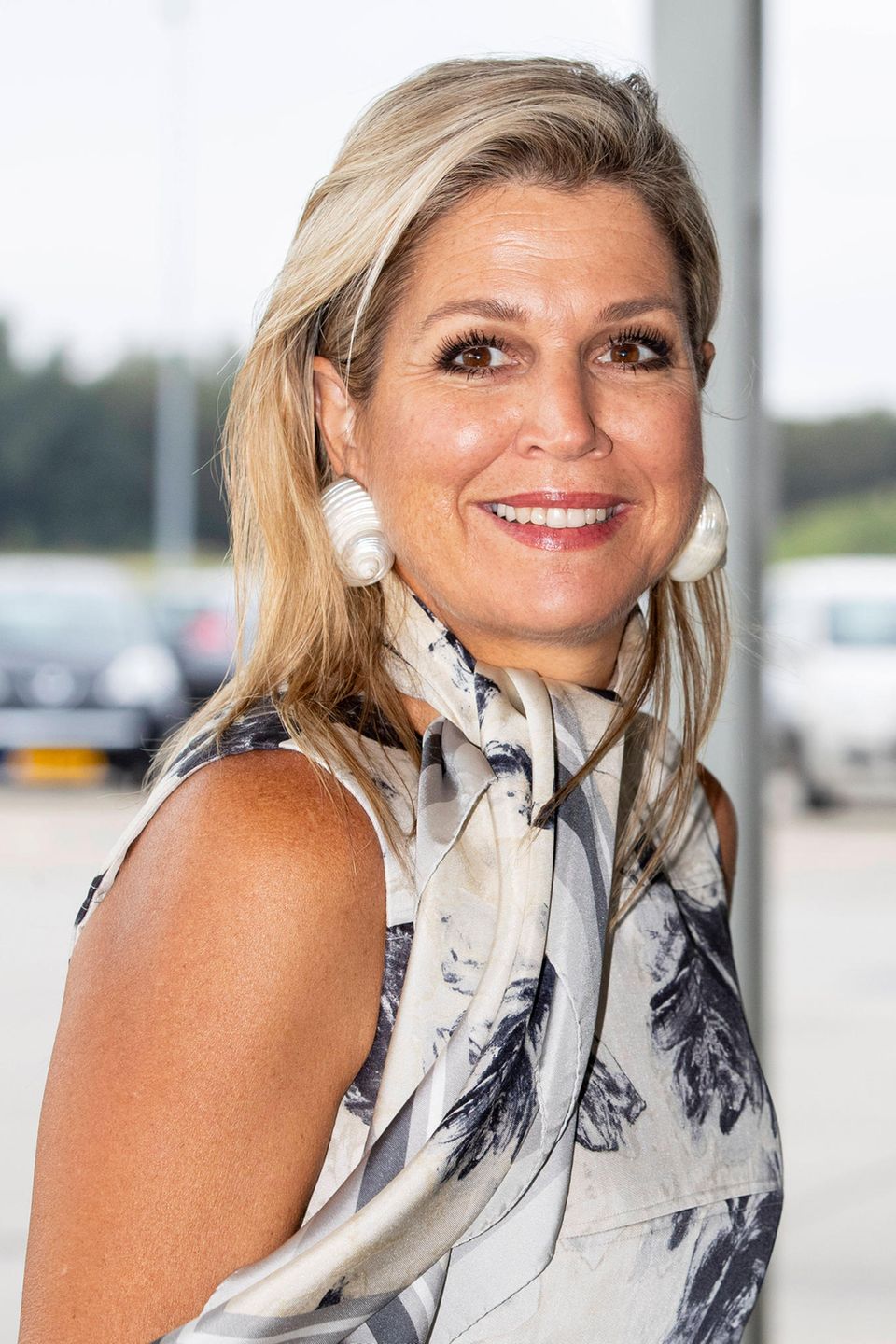 Königin Máxima trägt im September 2020 auffällige Muschel-Ohrringe Königin Máxima trägt im September 2020 auffällige Muschel-Ohrringe