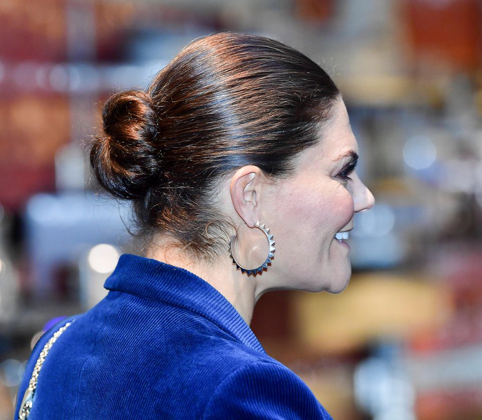 Nahaufnahme von Prinzessin Victoria von der Seite Nahaufnahme von Prinzessin Victoria von der Seite
