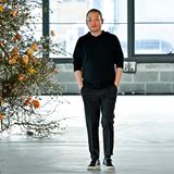 Designer Jason Wu setzt bei der Präsentation seiner Herbst/Winter Kollektion in New York auf romantische Muster und Blumendekoration
