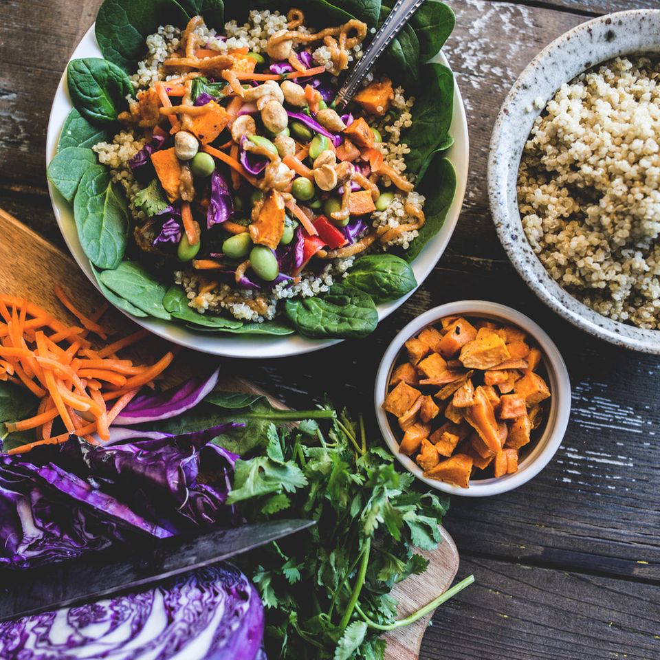 Gesunde Bowl aus Gemüse: Mit dieser Ernährung leben Sie 10 Jahre länger
