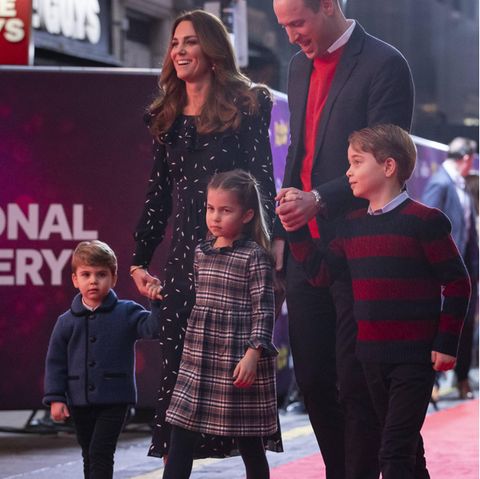 Herzogin Catherine und Prinz William mit Prinz Louis, Prinzessin Charlotte und Prinz George