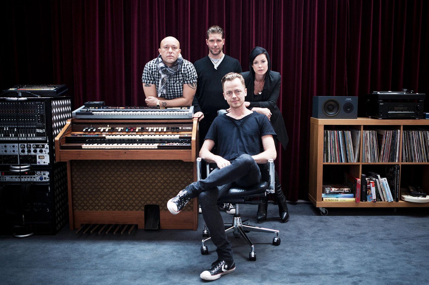 Die Band "Aqua" posiert in einem Musik-Studio