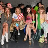 Eine neue Generation Fashionistas erobert die Front Row: Olivia Neill, Romeo Beckhams Freundin Mia Regan, Faye Wei Wei, Josephine Jones und Louis Powell besuchen die Show von Conner Ives.