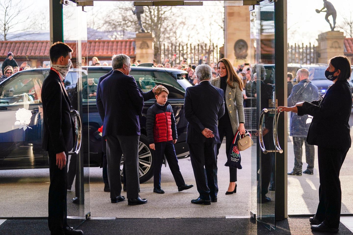 26. Februar 2022  Prinz George besucht mit seinen Eltern Prinz William und Herzogin Kate das "Six Nations"-Rugbyspiel zwischen England und Wales in Twickenham. 