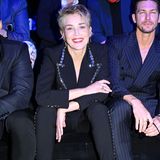 Ein Überraschungsgast findet sich ebenfalls bei der Show von Dolce & Gabbana wieder: Sharon Stone bringt Hollywood-Flair nach Mailand. 