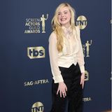 Elle Fanning sorgt mit ihrer Weste sowie der glitzernden Hose von Gucci für echten Hollywood-Glamour. 