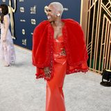 SAG Awards 2022: Red Flag? Auf keinen Fall! Cynthia Erivo ist in ihrem feuerroten Lackleder-Kleid von Louis Vuitton und dem Schmuck von Tiffany & Co. ein echter Hingucker.