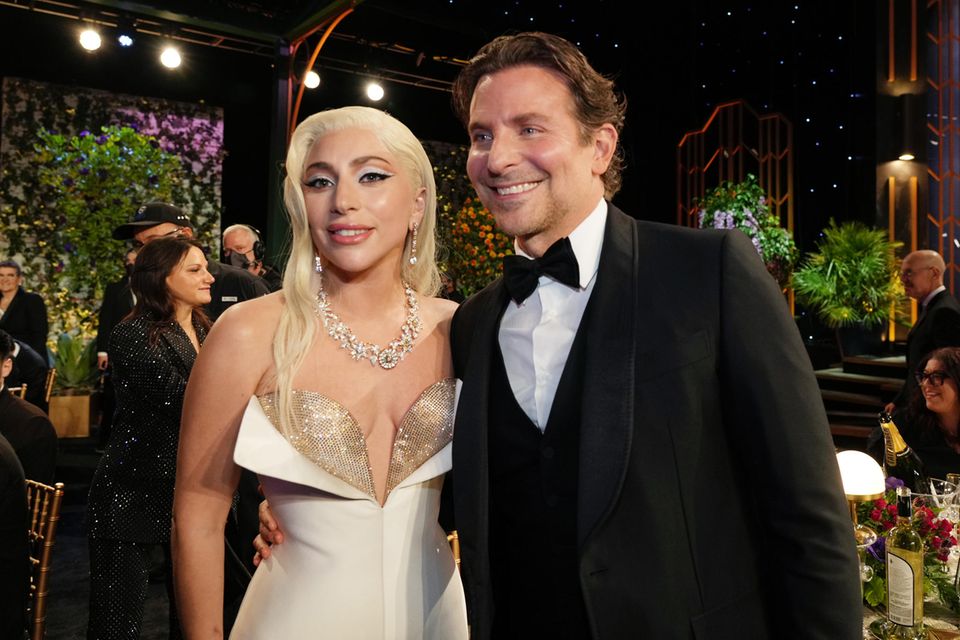 Lady Gaga und Bradley Cooper feiern bei den SAG Awards eine Reunion