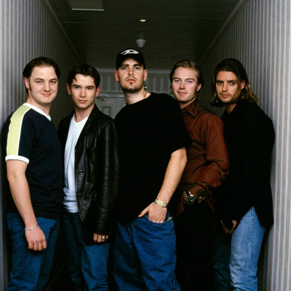 "Boyzone" im Jahr 1998 (v.l.n.r.): Mikey Graham, Stephen Gately (†), Shane Lynch, Ronan Keating und Keith Duffy