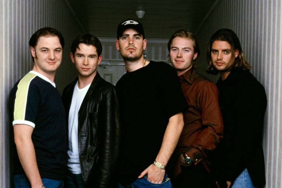 "Boyzone" im Jahr 1998 (v.l.n.r.): Mikey Graham, Stephen Gately (†), Shane Lynch, Ronan Keating und Keith Duffy