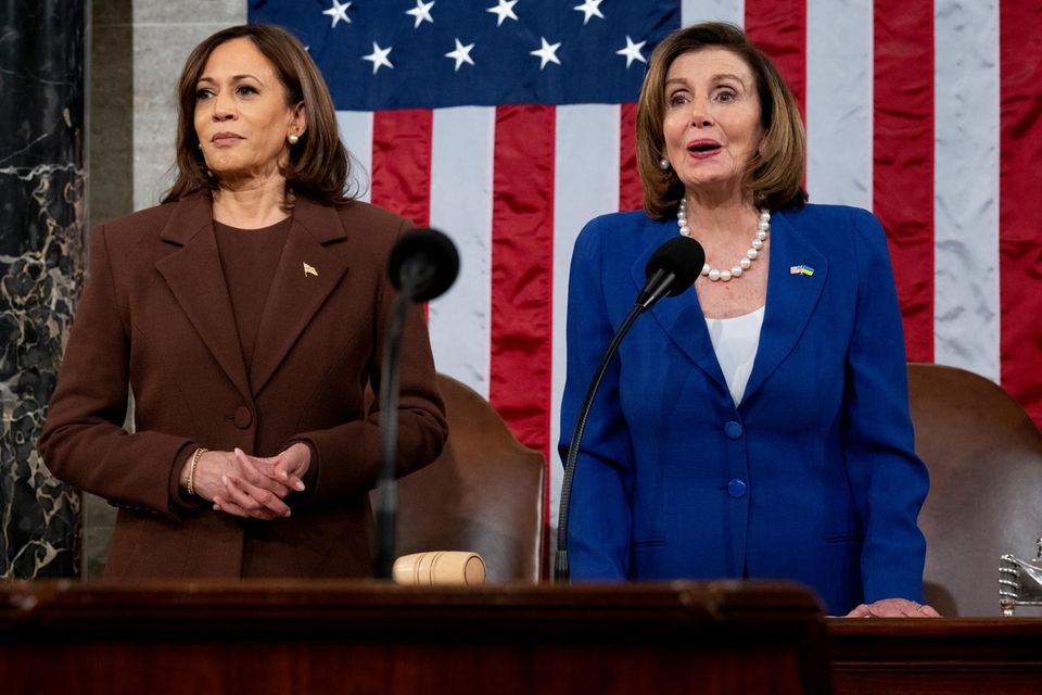 Kamala Harris und Nancy Pelosi im Kongress der Vereinigten Staaten.
