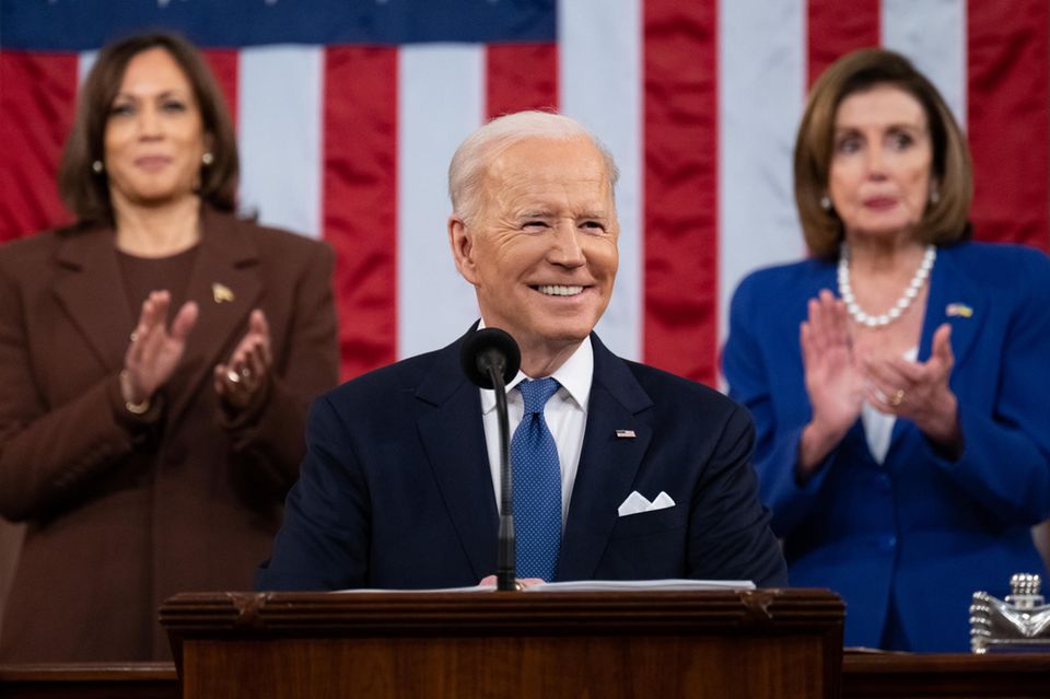 Solidarität mit der Ukraine: US-Präsident Joe Biden trägt eine blaue Krawatte für seine Rede. Präsident Joe Biden.