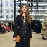 Fashion-Week-Fan Marisa Tomei will sich die Show von Chloé in Paris nicht entgehen lassen.