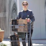 Supermarkt: Lucy Hale mit Einkaufswagen