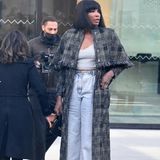 Nach der Show von Louis Vuitton lässt sich Venus Williams Chanel auch nicht nehmen. Mit ihrer lässigen Jeans-Tweed-Kombi vereint sie zwei unterschiedliche Stile mit Bravour. 